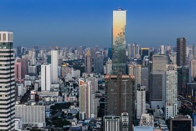 Bangkok: skyline van de binnenstad met wolkenkrabbers