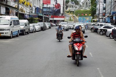 Krabi (stad): een straat in het centrum van Krabi Town