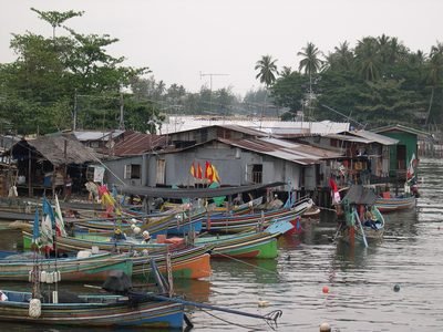 Narathiwat: vissersboten in een vissersdorp bij Narathiwat