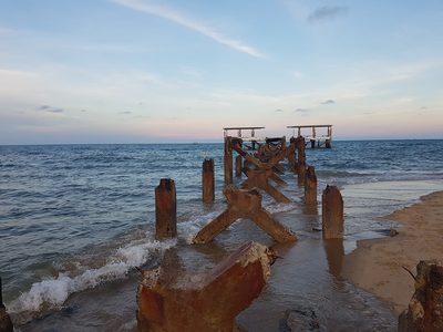Pran Buri: een vervallen pier aan de kust bij Pran Buri