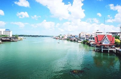 Surat Thani: de rivierkade van Surat Thani