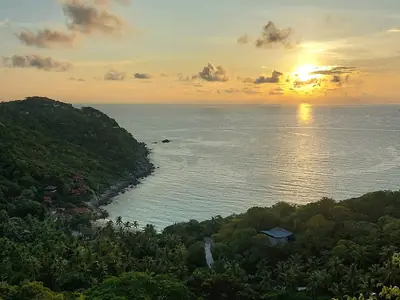 Sunrise over Aow Leuk bay