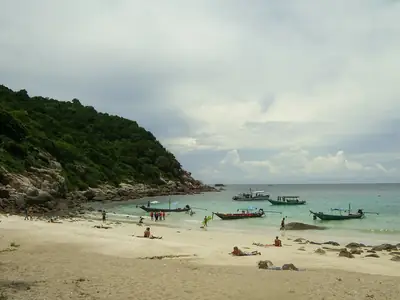 Longtail boats at Ao Leuk beach
