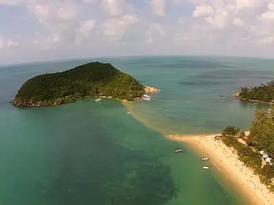 Koh Ma en Mae Haad van bovenaf