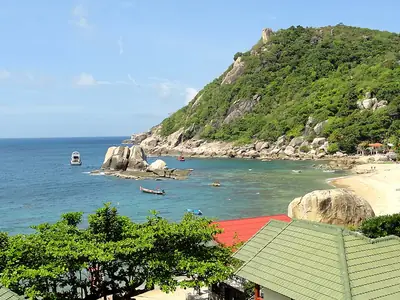 Uitzicht over Tanote Bay met bootjes