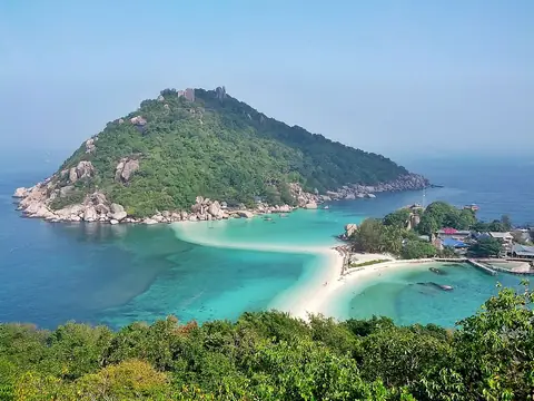 Koh Nang Yuan with the sandbar between the islets