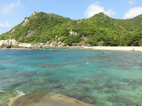 Clear water and rocks in Tanote Bay, Koh Tao