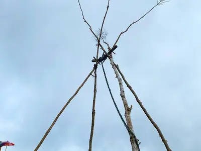 Hoge bamboe Akha-schommel in het dorp Pha Hee in de provincie Chiang Rai