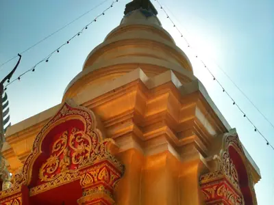 Tall golden chedi of Wat Bo Sang in the umbrella village of Bo Sang