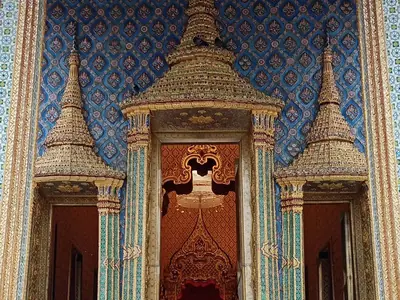 People paying respects to the kings of the Chakri Dynasty inside the Royal Pantheon at the Grand Palace