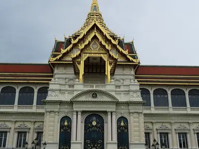 Central prasat of the Chakri Maha Prasat with its golden spire