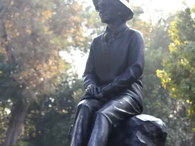 Bronze statue of the Princess Mother in the Royal Garden Srinakarin in Si Sa Ket, seen from another angle