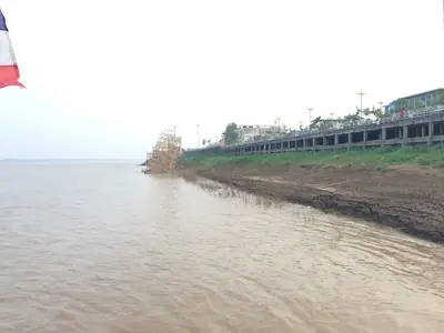 Embankment and riverbank on the Mekong in Nakhon Phanom