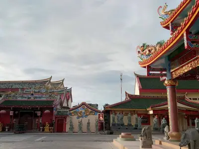 Leng Chu Kiang Shrine in Pattani with its red-and-gold roof and colourful dragons