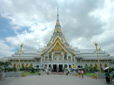 Front of the white-and-gold Luang Po Sothon chapel in Chachoengsao with a road in front