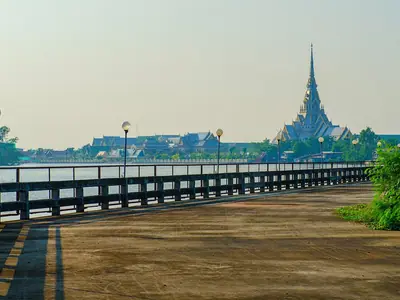 Wat Sothon Wararam Woraviharn seen along the riverside walkway