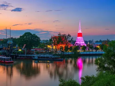 Phra Samut Chedi glowing pink at dusk beside the river in Samut Prakan