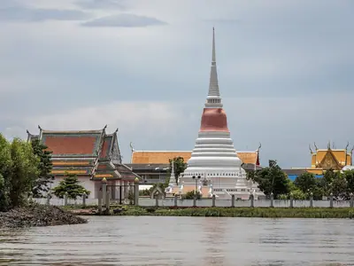 Wat Phra Samut Chedi and the chedi seen from across the water