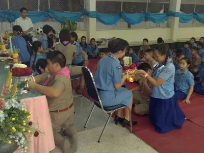 Students and teachers in a school hall during a Wai Khru ceremony at Wachirawit School (2009)