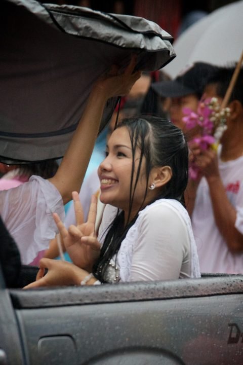 Deelnemers tijdens het vegetarisch festival van Phuket
