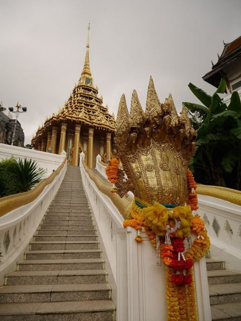Trap en mondop van Wat Phra Phutthabat in Saraburi
