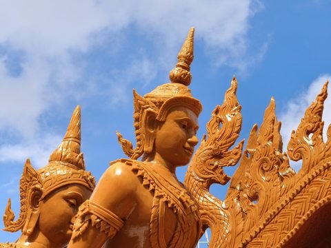 Gesneden bijenwaszeer op de kaarsenoptocht van Ubon Ratchathani