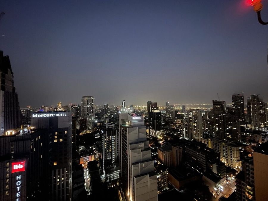 Madura Rooftop Bangkok, rooftopbar in Bangkok – foto van de skyline