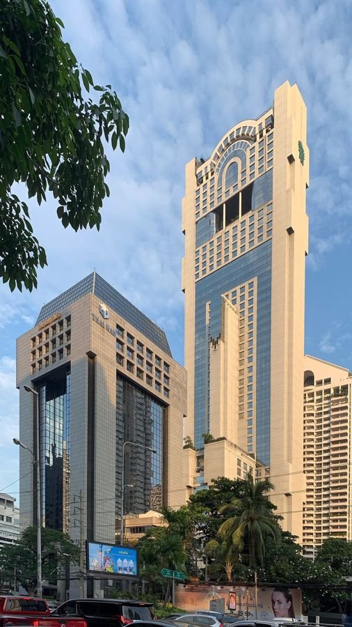 Vertigo & Moon Bar, rooftopbar in Bangkok – foto van het gebouw