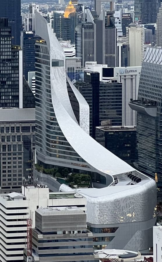 Penthouse Bar + Grill, rooftopbar in Bangkok – foto van het gebouw