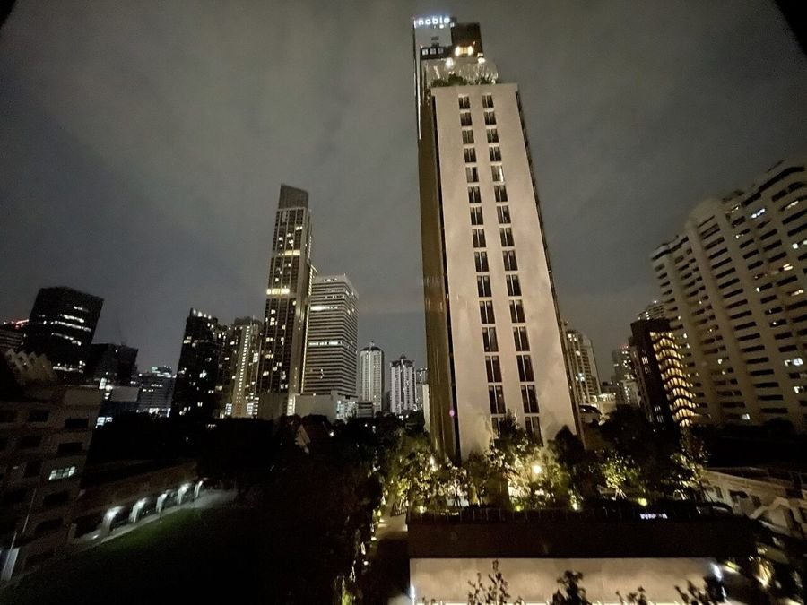 Sanctuary Bangkok, rooftopbar in Bangkok – foto van de skyline