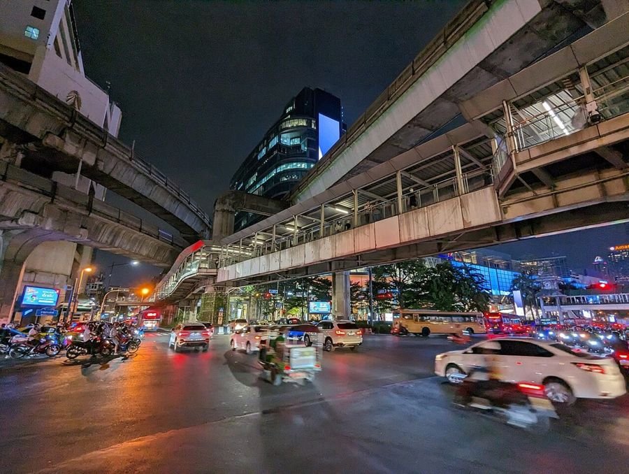 Sato San Rooftop Bar, rooftopbar in Bangkok – foto van de omgeving