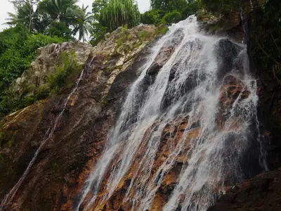 Na Muang-waterval (2)