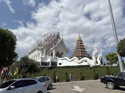 White temple buildings and pagoda, Wat Huay Pla Kang