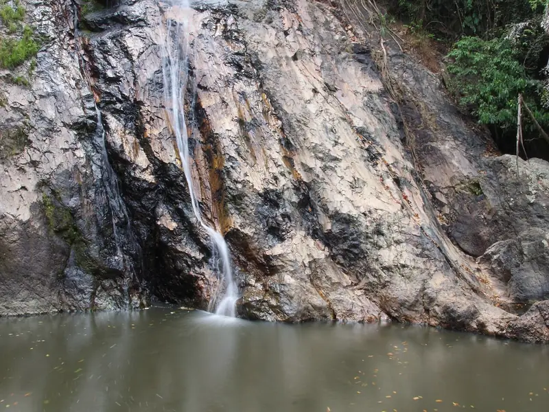 Na Muang-waterval, Surat Thani