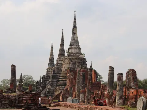 Three restored chedis in a row, Wat Phra Si Sanphet