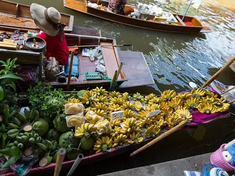 Damnoen Saduak floating market