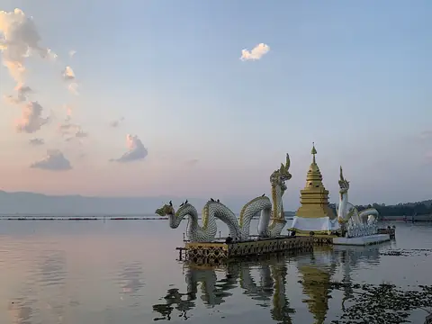 Sunset at Phayao Lake (Kwan Phayao)