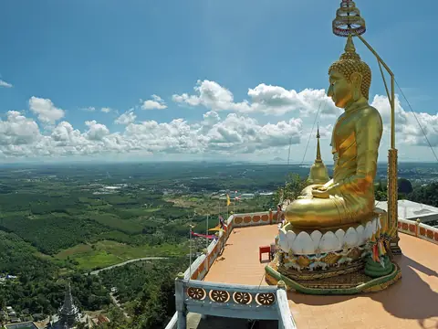 Buddha statue on the mountain summit, Wat Tham Suea (Krabi)