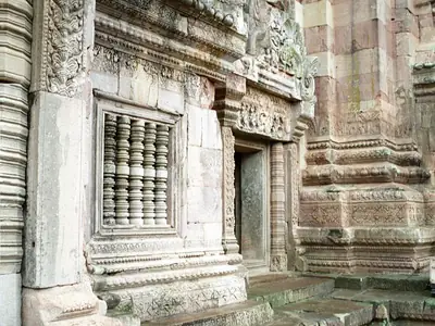 Zandstenen venster en galerij, Prasat Phanom Rung