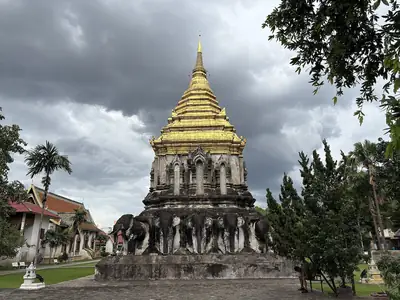 Chedi supported by elephant sculptures, Wat Chiang Man
