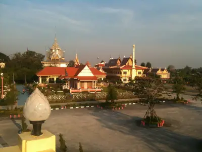 Temple buildings across the grounds, Wat Muang
