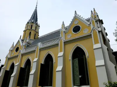 Zijaanzicht van de hal in gotische stijl, Wat Niwet Thammaprawat (Bang Pa-In)
