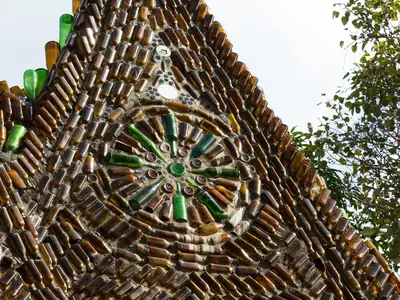 Bottle mosaic detail on a roof, Wat Pa Maha Chedi Kaew