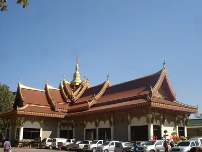 Tempelgebouwen met gelaagde daken, Wat Pho Chai (Nong Khai)