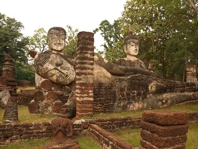 Buddha images among the ruins, Wat Phra Kaeo (Kamphaeng Phet)