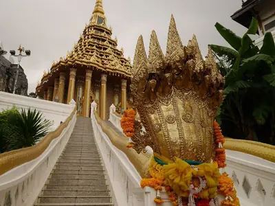 Nagatrap naar de mondop, Wat Phra Phutthabat