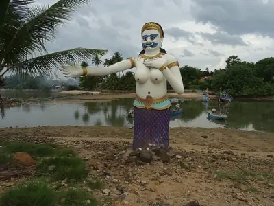 Wachtersbeeld aan het water, Wat Phra Yai (Ko Samui)