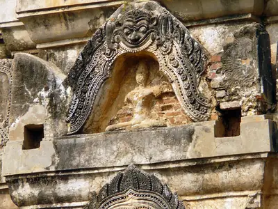 Stucco decoration on a prang, Wat Si Sawai (Sukhothai)