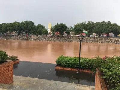 Nan River beside the temple, Wat Phra Si Rattana Mahathat (Phitsanulok)