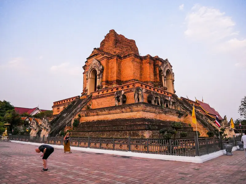 De vervallen grote chedi, Wat Chedi Luang